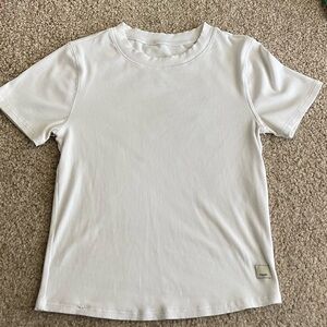 vuori pose fitted tee